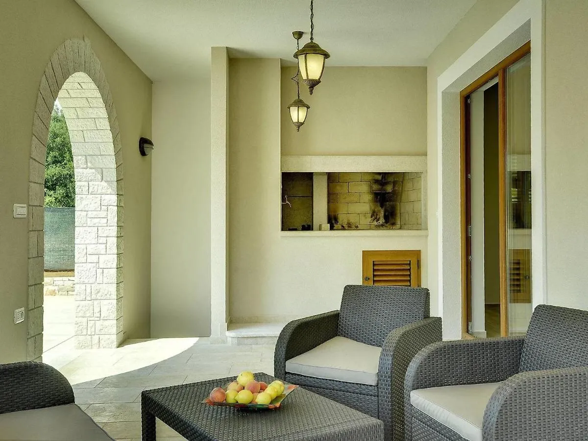 Villa With Pool In The South Of Istria Medolino Croazia