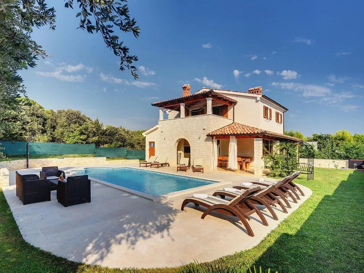 Villa With Pool In The South Of Istria Medulin