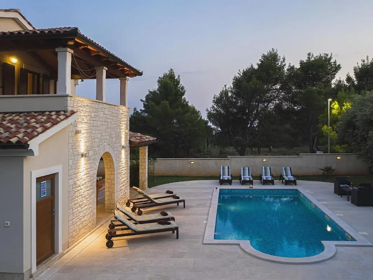 Villa With Pool In The South Of Istria Medulin
