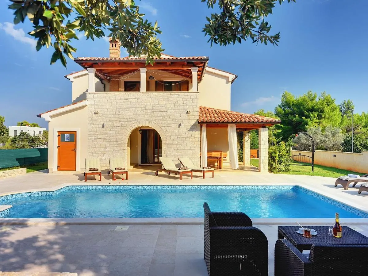 Villa With Pool In The South Of Istria Medulin