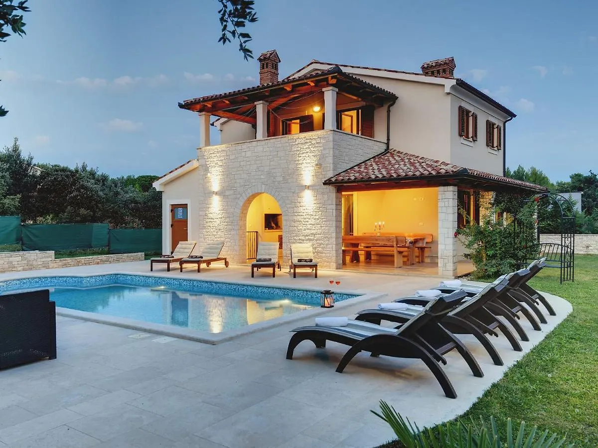 Villa With Pool In The South Of Istria Medulin Croatia